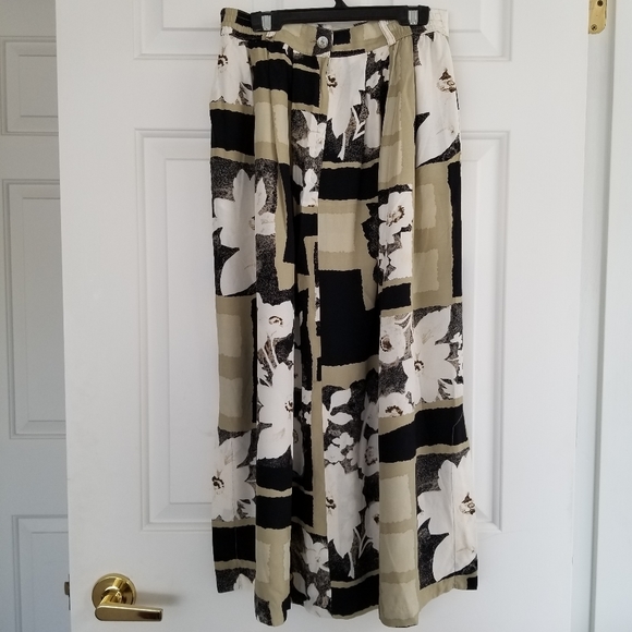 VINTAGE Midi Rayon Skirt with POCKETS ๐ - Picture 2 of 8